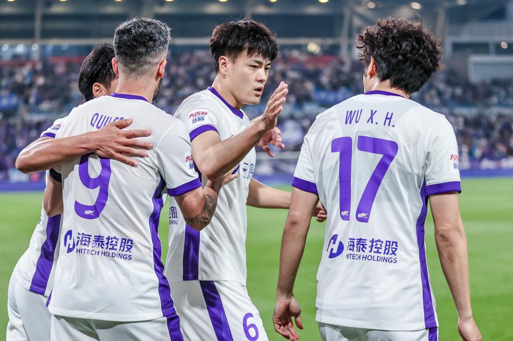 篮球巨星阿伦赛场风采与成长故事全面解析